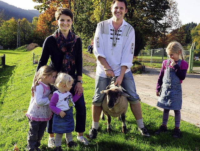 Familienzuwachs: Familie Wehrle freute sich ber den gewonnenen Hammel.   | Foto: horst Dauenhauer