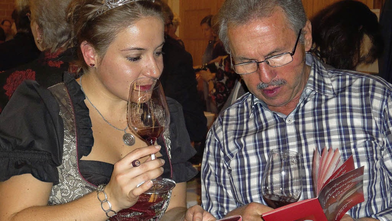 Die Markgräfler Weinprinzessin Aurelia...ormiert sich  bei der  Rotweinnacht.    | Foto: Silke Hartenstein