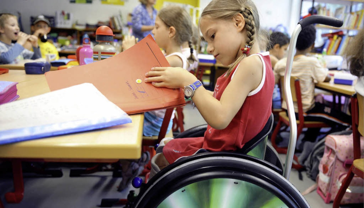Behinderte sind eine Bereicherung, auch für die Regelschulen.  | Foto: dapd