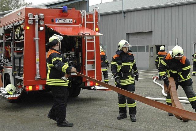 Tanklagerbrand lsst Werksfeuerwehr kalt