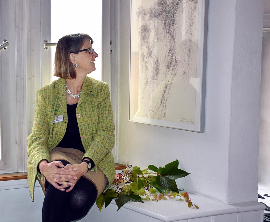 Petra Riekmann freut sich über das Kun...er Schenkung zum Tag der offenen Tür.   | Foto: Nadine Schäuble