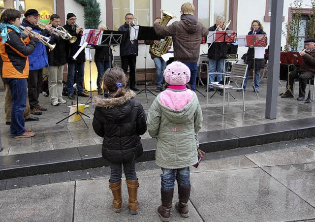 Musikbegeistert und wetterfest: Sila und Evian   | Foto: Dagmar Barber