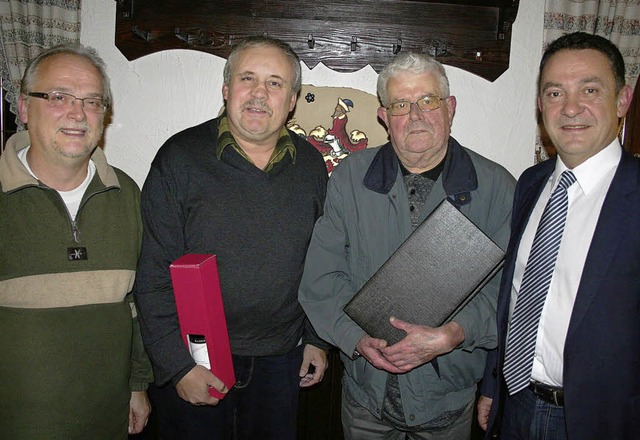 Fr langjhrige Mitgliedschaft im CDU-...chts) und Andreas Bohnert (10 Jahre).   | Foto: Karin Heiss