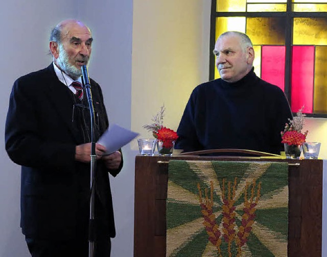 Karl Mannhardt (links) und Franz Littm...Hebelschoppen in der Hertinger Kirche   | Foto: Dorothee Philipp