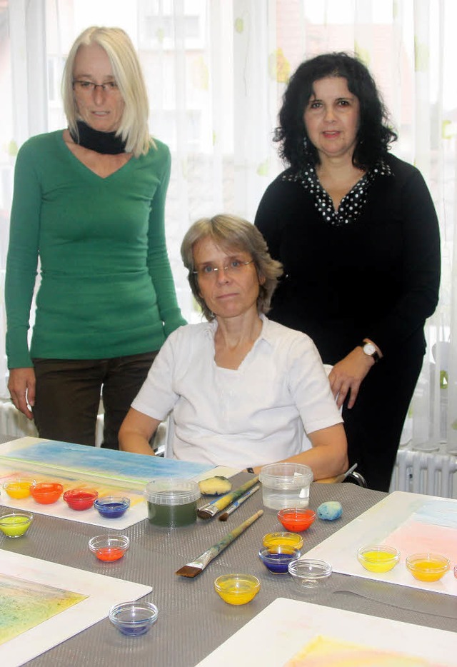 Mhlehof-Kunsttherapie:   Gertrud Haim...abine Verborg und Olga de Los Santos.   | Foto: Heiner Fabry