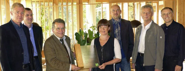 Das Forum Weitanne berreicht dem Mh...r Ortenaukreis und Vorstandsmitglied)   | Foto: frank leonhardt