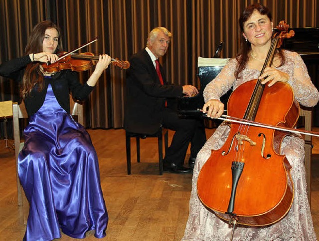 Begeisterten beim Konzert: Aleksandra ...,  Klavier, und Sanja Uhde Violoncello  | Foto: Dagmar Barber