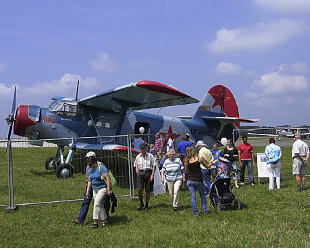 Gewerbe und Flieger? Im Gewerbepark Breisgau gibt&#8217;s beides.   | Foto: Archivfoto: Grziwa