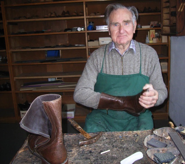 Theodor Hauser (83) hat heute seinen l...ag in der Werkstatt an der Dorfstrae.  | Foto: Johanna Hoegg