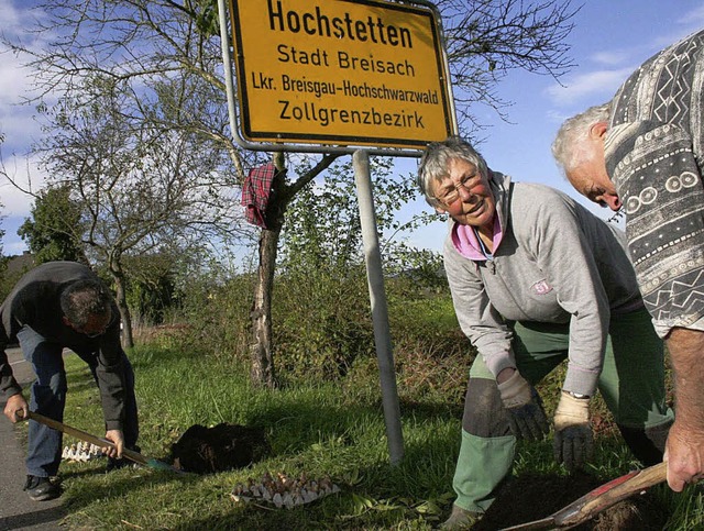 Etwas Gutes fr die Dorfgemeinschaft t...e Pflanzaktion im Breisacher Ortsteil.  | Foto: bianka pscheidl