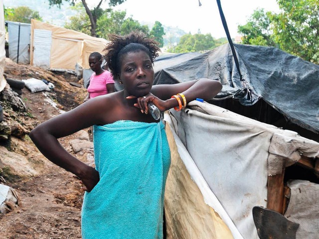 Nach dem Hurrikan: Eine haitianische F... von Port-au-Prince Zuflucht gefunden.  | Foto: AFP