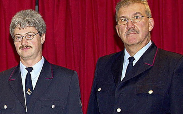 Manfred Schulthei (links), Kommandant...f hlin leiteten die  Abschlussbung.   | Foto: Kanmacher