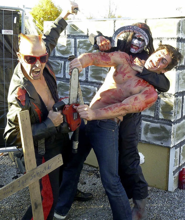 Gareth Williams alias The Mighty Garet...liano (von links) vergieen viel Blut.  | Foto: Steineck