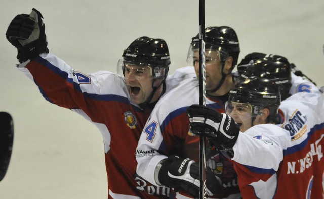 Groer Jubel bei Jenacek, Vozar und Linsenmaier nach dem 3:3-Ausgleich.  | Foto: Achim Keller