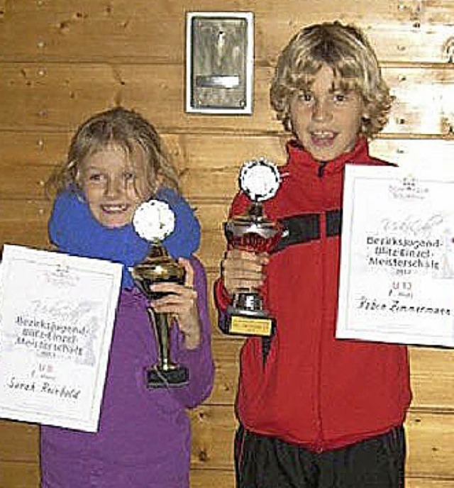 Meistertitel fr die jungen Endinger S...nd Robin Zimmermann mit ihren Pokalen.  | Foto: Privat