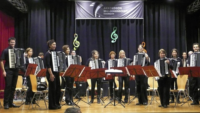 DAs Konzertorchester Teningen/Eichstet...r gehrt von den frhlichen Melodien.   | Foto: Leila Moscatiello