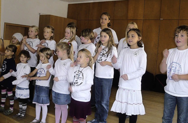 Der Kinder- und Jugendchor des Gesangv...des katholischen Kirchenchors Hausen.   | Foto: Klaus Brust