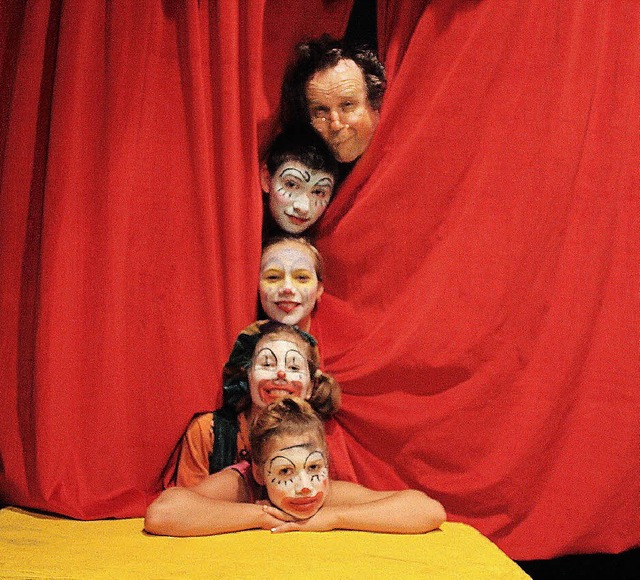 Eberhard Busch spielt gerne mit Kindern Theater.   | Foto: Privat