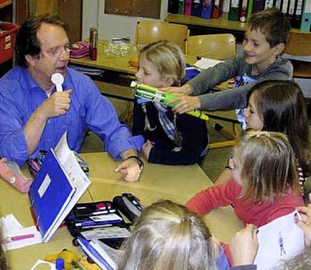 Die Zisch-Kinder interviewten den Schauspieler und Regisseur.  | Foto: privat