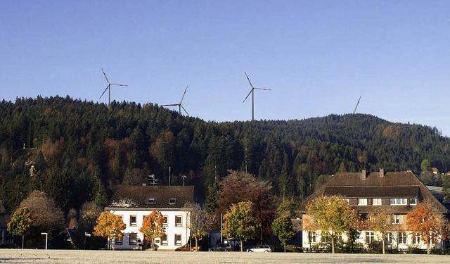 Fast von jedem Standort in Hinterzarte... Windkraftanlagen deutlich zu sehen.    | Foto: Fotomontage PRIVAT