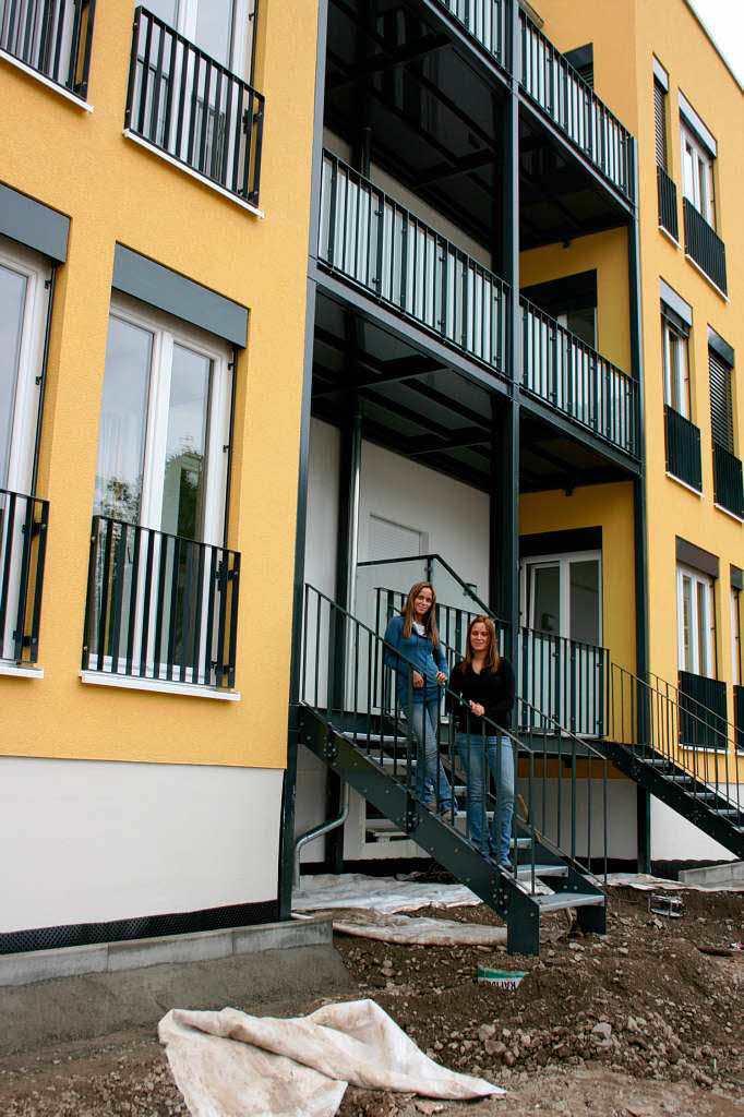 Wo auf dem ehemaligen Kasernenareal Wohnungen entstanden, sind Jessica (links) und Jennifer Fortin zur Schule gegangen. Wo auf dem ehemaligen Kasernenareal Wohnungen entstanden, sind Jessica (links) und Jennifer Fortin zur Schule gegangen.