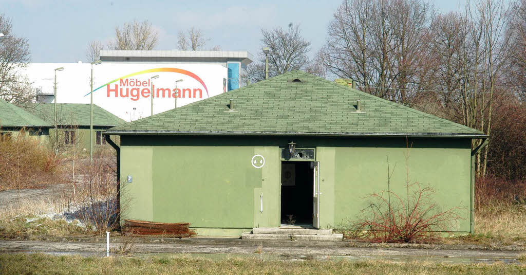 Ehemalige Unterkünfte und Messe der Kanadier am Flugplatz Lahr. Ehemalige Unterkünfte und Messe der Kanadier am Flugplatz Lahr.