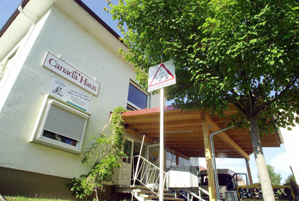 Zentrum der deutsch-kanadischen Aktivitäten und der Erinnerung an die Zeit, als Lahr ein bisschen kanadisch war, ist seit dem Abzug der Truppen das „Canada-Haus“ in der Gutleutstraße. Zentrum der deutsch-kanadischen Aktivitäten und der Erinnerung an die Zeit, als Lahr ein bisschen kanadisch war, ist seit dem Abzug der Truppen das „Canada-Haus“ in der Gutleutstraße.