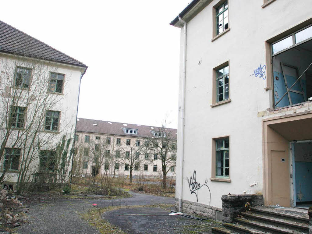 Hintereingang K 13 beim Lahrer Kasernenareal Hintereingang K 13 beim Lahrer Kasernenareal