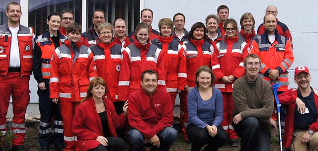 Prfung bestanden:  DRK-Ehrenamtliche,...und Notfalldarstellungs-Team (vorne).   | Foto: Roland Gutjahr