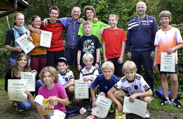 Sieger und Platzierte freuen sich ber... Jugendmeisterschaften des TC Kandern.  | Foto: Privat
