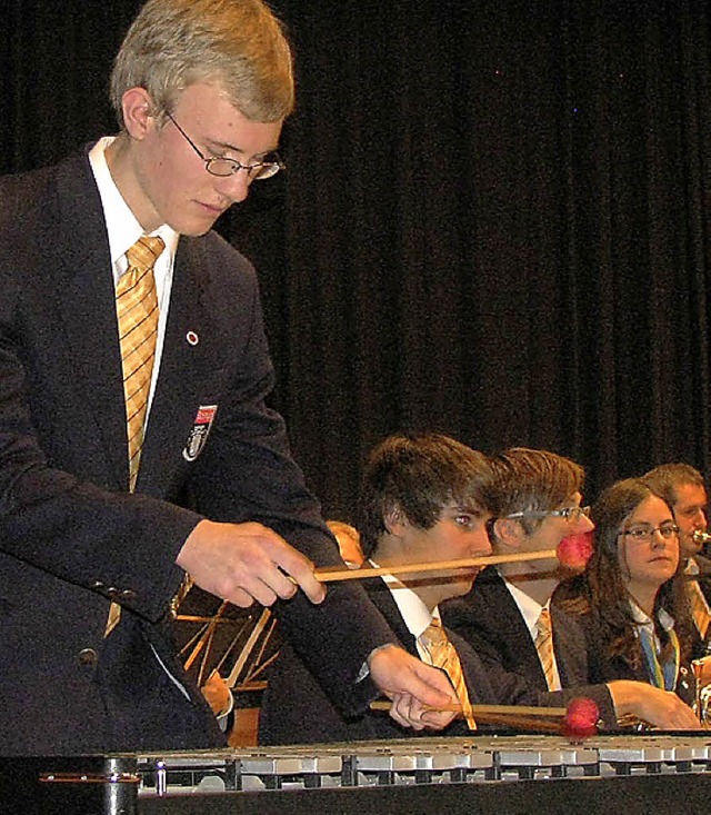 Der Solist Stefan Erk am Vibraphon (li...Jan Stehle (rechtes Foto, von links).   | Foto: Michael Gottstein