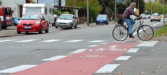 Deutlicher markiert wurden Radschutzst... an der  Ecke Hardt- und Mmattstrae  | Foto: Peter Gerigk