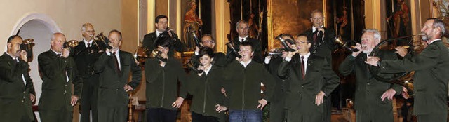 Hubertusmesse:Die Blsergruppe Hochsch...gen mit Jagd- und Parforcehornklngen.  | Foto: Christa Maier