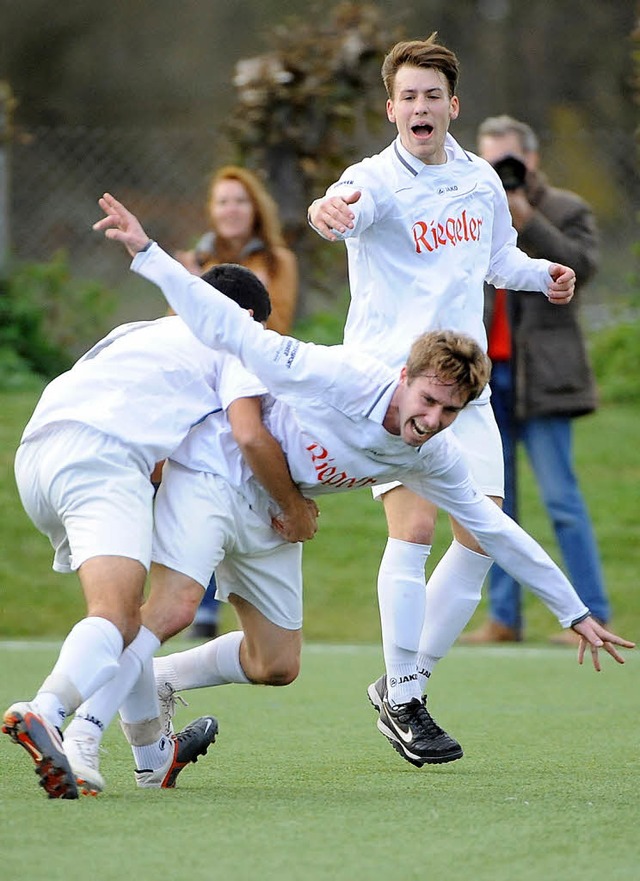 Der Emmendinger  Tim-Ulrich Reick jube...:2-Endstand gegen die SF Elzach-Yach.   | Foto: Achim Keller