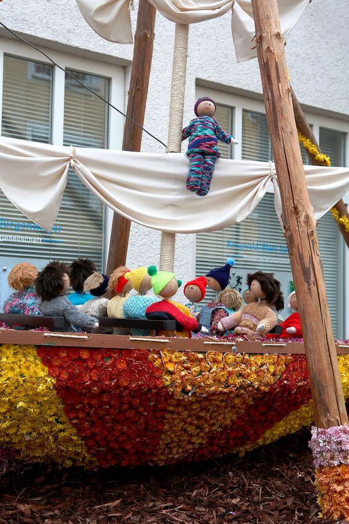 Die Blumenwagen der Vereine bei der Chrysanthema.