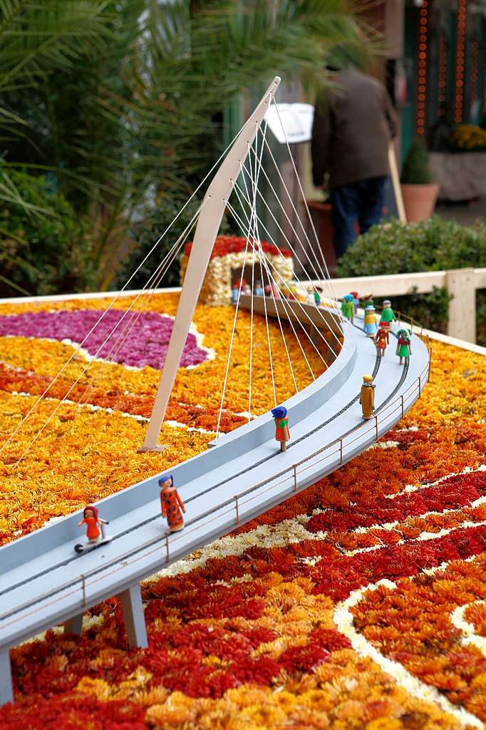 Die Blumenwagen der Vereine bei der Chrysanthema.