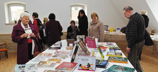 Im Mehrzweckraum der umgebauten Alten ...in Wyhl  gab es  eine Buchausstellung.  | Foto: Jrgen Schweizer