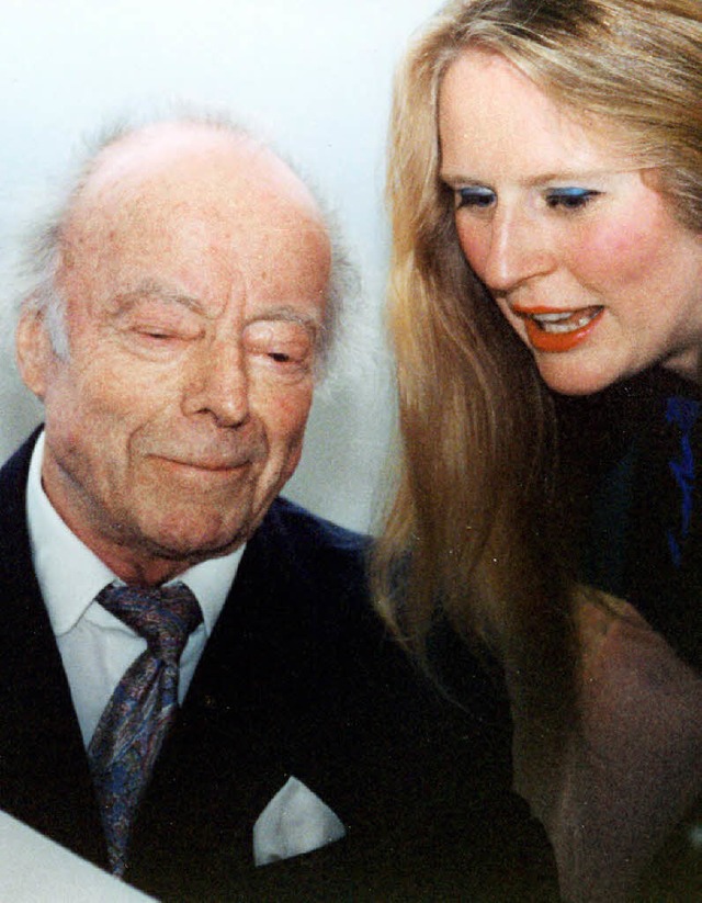 Heinz Rhmann und Annette Greve bei ei...n diesem Jahr 110 Jahre alt geworden.   | Foto: Veranstalter