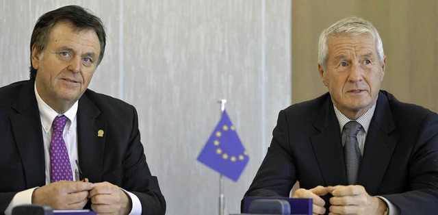 Roland Mack (links) mit dem  Generalse...r des Europarates, Thorbjrn Jagland.   | Foto: Europa-Park