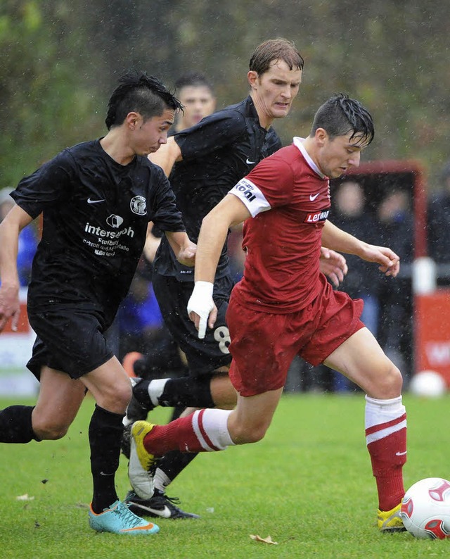 Michael  Respondek (rechts), hier  im ...tderby fr den FFC gegen die Rhodia.    | Foto: Keller