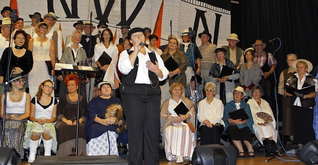 Erstklassig: Julia Grether und der Gesangverein beim umjubelten Auftritt  | Foto: fotos: anja bertsch