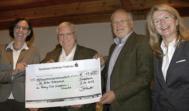 Der Rotary Club Schopfheim-Wiesental, ...er Zabel fr die Interplast-Einstze.   | Foto: Marlies Jung-Knoblich