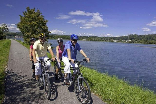 Mit dem Fahrrad ber den Rhein radeln