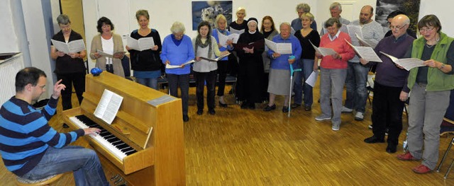 Damit beim Kirchenkonzert am Sonntag j...Florian Naab (links)  gibt den Ton an.  | Foto: M. Bamberger