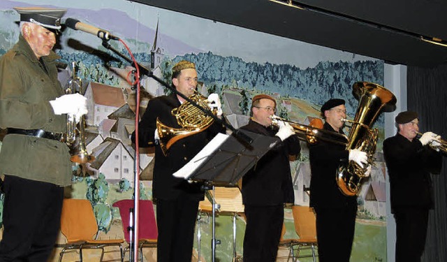 Die Brass-Makers-Band begeistert Publi...abend zum Jubilum der Trachtenkapelle  | Foto: Andrea Steinhart