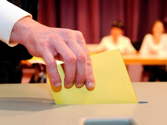 Ab an die Urnen: Baden-Wrttemberger d...ei Kommunalwahlen ihre Stimme abgeben.  | Foto: dpa