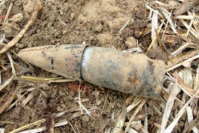 Dieser Blindgnger wurde auf einem Feld westlich von Teningen gefunden.  | Foto: Polizei