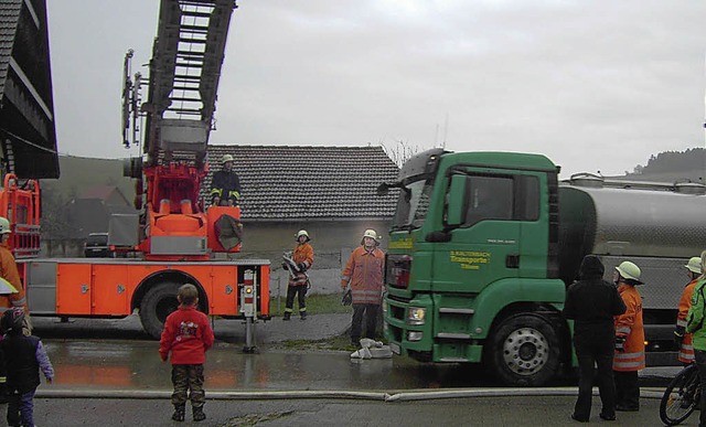 Probe der Feuerwehr Wittlekofen: Fr d...usste die Strae frei gemacht werden.   | Foto: Cornelia Selz