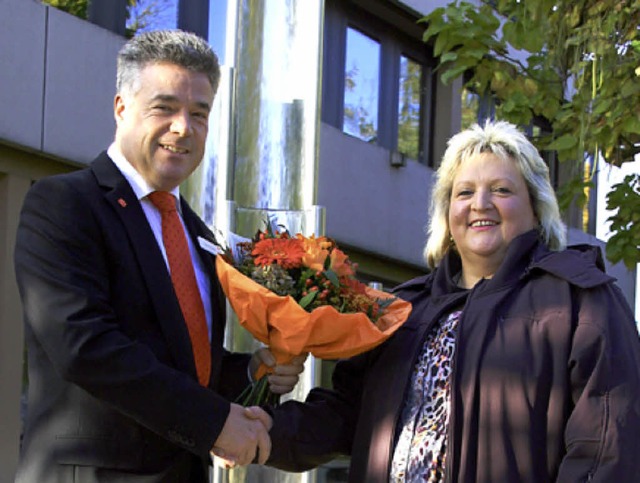 Hubert Burger von der Sparkasse mit Ginia Jger.   | Foto: Sparkasse