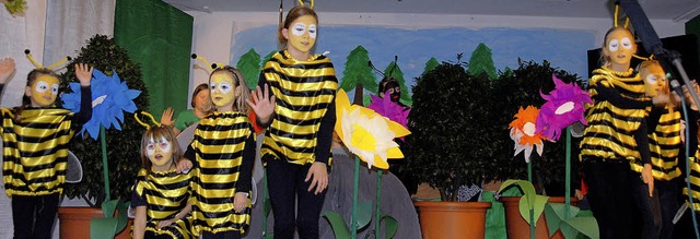 Kindermusical in Amoltern: die Bienen  beim Honig-Rap.  | Foto: Roland Vitt